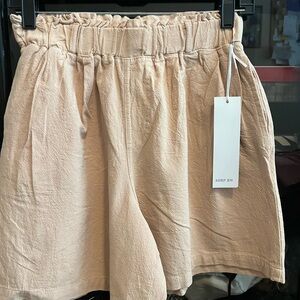 Heathmoor Light Tan Elastic-Waist Bermuda Shorts